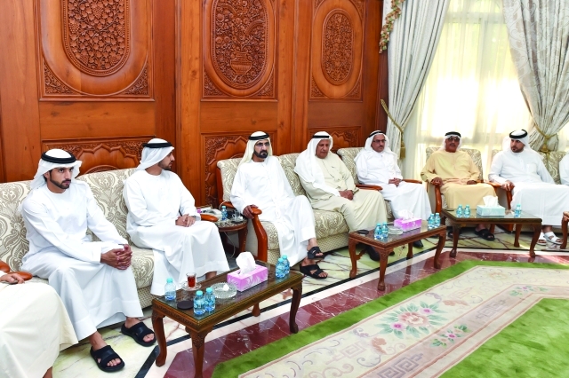 "■ محمد بن راشد يقدم واجب العزاء بحضور حمدان بن محمد | تصوير: محمد هشام"