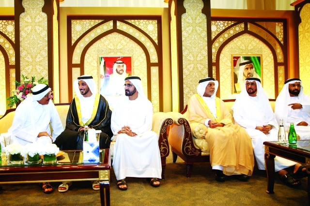 "■ محمد بن راشد وراشد شرار ونجله العريس عيسى وخلف الحبتور وسلطان صقر السويدي وسعيد الرقباني"