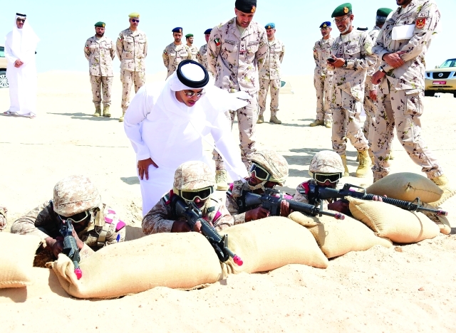 "■ منصور بن زايد متفقداً تمرين مجندي الخدمة الوطنية بحضور حمد الرميثي وأحمد بن طحنون وأحمد الزعابي | وام"
