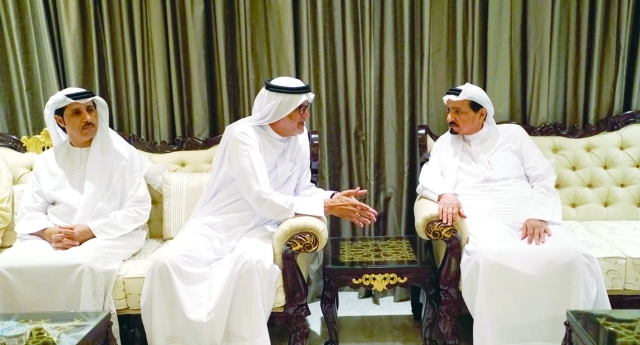 "Ⅶ حميد النعيمي خلال تقديمه واجب العزاء | وام"