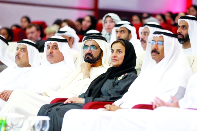 "■ محمد بن راشد ولبنى القاسمي ومحمد المر وعبد العزيز الغرير"