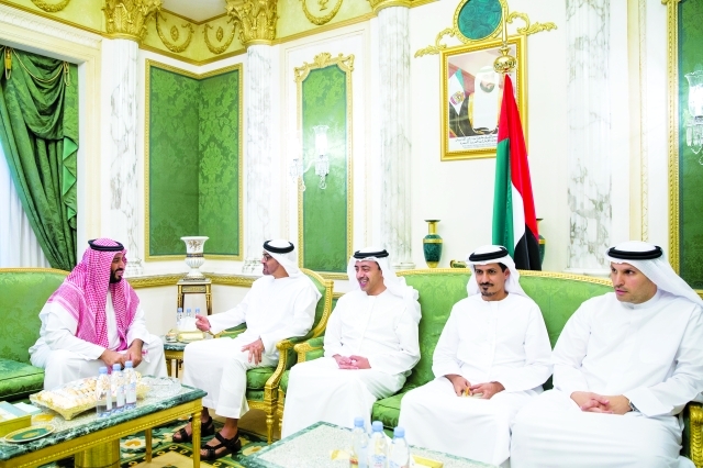 "■ محمد بن زايد يتبادل الحديث مع محمد بن سلمان بحضور عبدالله بن زايد وعلي الشامسي وخلدون المبارك | وام"