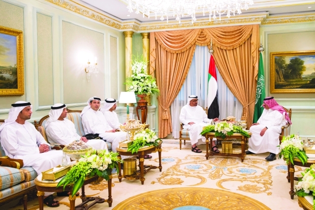 "■ محمد بن زايد لدى لقائه محمد بن نايف بحضور عبدالله بن زايد وخلدون المبارك ويوسف العتيبة ومحمد الخاجة"