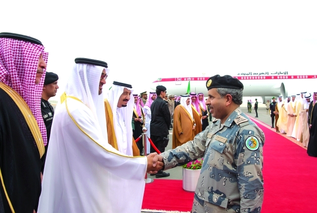 "■ .. ويصافح عواد بن عيد البلوي"