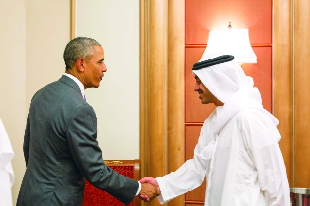 "عبدالله بن زايد مصافحاً باراك أوباما"