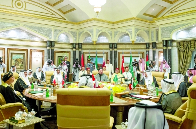 "■ جانب من جلسة القمة الخليجية المغربية يظهر فيها محمد بن زايد إلى جانب قادة مجلس التعاون وملك المغرب | وام"