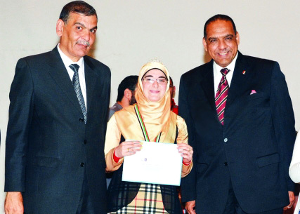 "■ سارة حسين الفائزة بالمركز الأول"