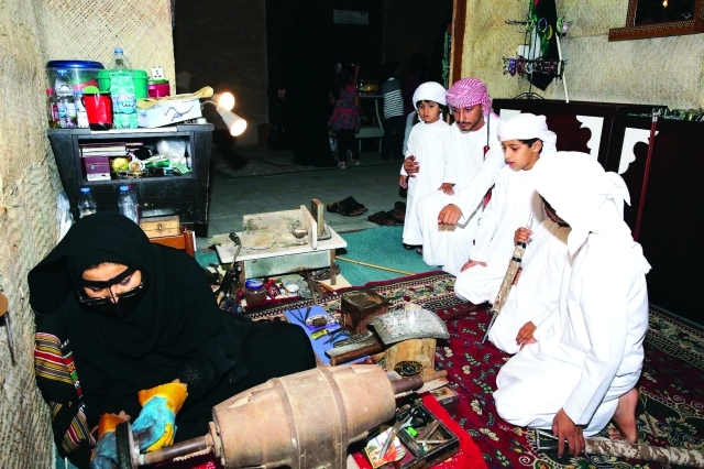 "■ الحرف التقليدية الإماراتية تراث إنساني ثمين | من المصدر"