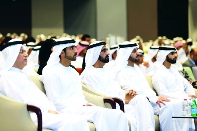 "■ محمد بن راشد وحمدان ومكتوم ومنصور بن محمد يتابعون حفل التخرج"