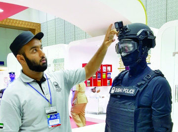 " نوح عبد المجيد يشرح للبيان عن البدلة الخاصة"