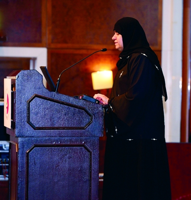 "عواطف أكبري"