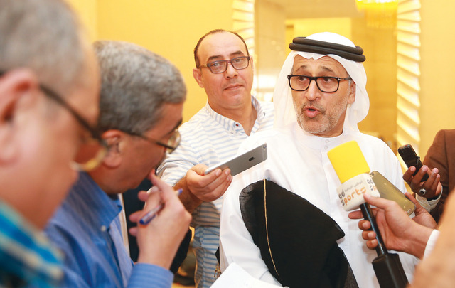 "يوسف السركال يتحدث إلى رجال الإعلام"