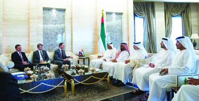 "محمد بن زايد خلال لقائه الوزير الروسي والوفد المرافق بحضور طحنون بن زايد وعلي الشامسي وخلدون المبارك وعمر غباش  | وام"