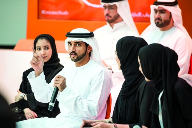 "■ولي عهد دبي متحدثاً خلال الجلسة"