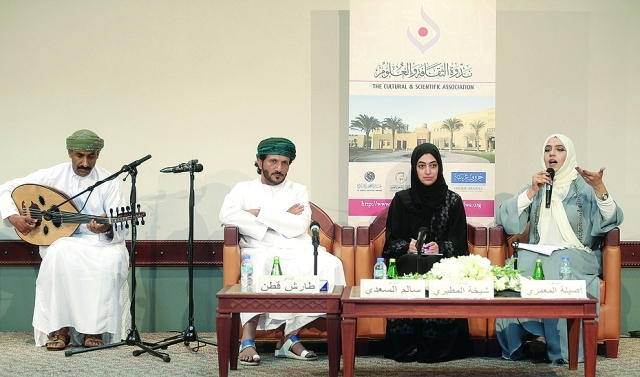 "■ شيخة المطيري تتوسط طارش قطن وأصيلة المعمري والعازف عبد الله العقيل | البيان"