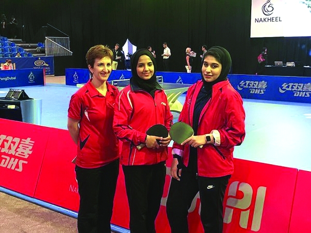 "■ لاعبتا الإمارات مع المدربة | البيان"