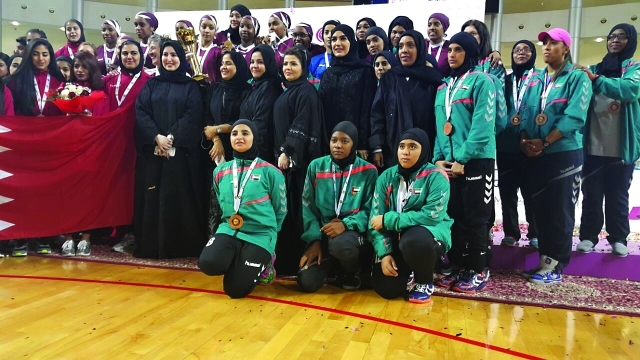 "■ منتخب الإمارات على منصة التتويج | البيان"
