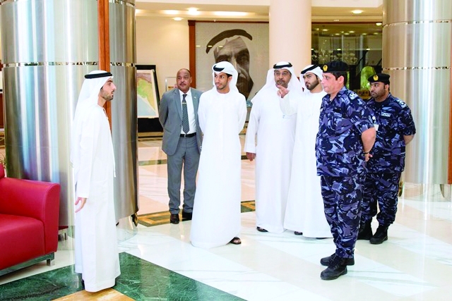 "■ لجنة الانتخابات تتفقد  مكان انعقاد الجمعية العمومية لاتحاد الكرة  |  البيان"