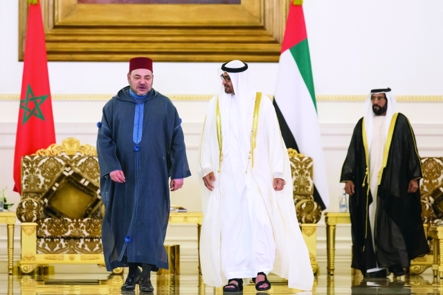 "محمد بن زايد لدى لقائه ملك المغرب بحضور طحنون بن محمد"