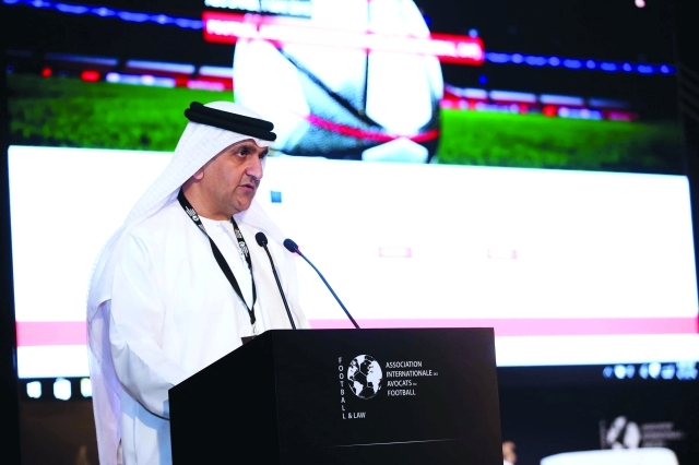 "■ عارف العواني يلقي كلمة الافتتاح"