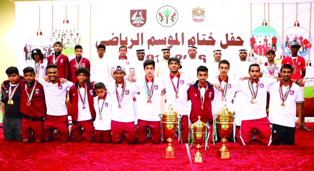 "■ إدارة النادي مع الفرق المحتفى بها | البيان"