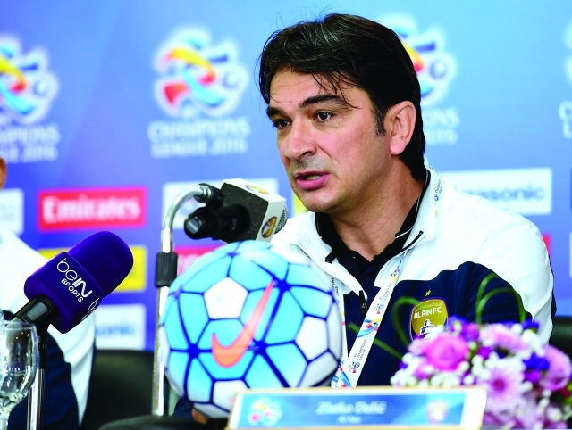 "■ زلاتكو يتحدث في المؤتمر الصحافي"