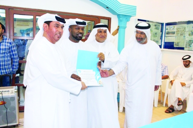 "■ جانب من تكريم نادي حتا للاعبين | البيان"