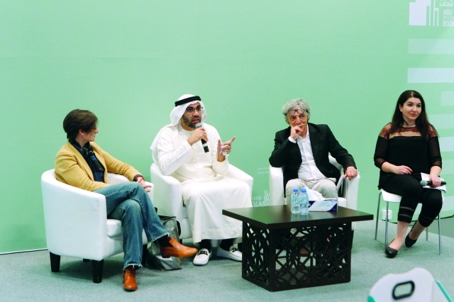 "■ الشعالي يتوسط غوالندريس وفاليريو في جلسة ترجمة الشعر | البيان"
