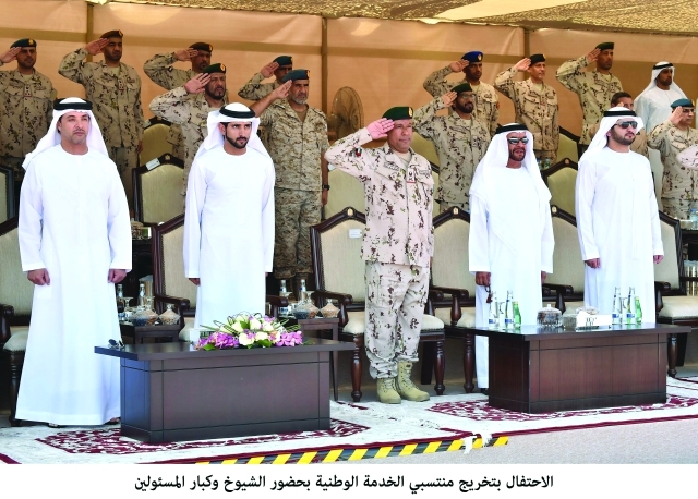 "■ حمدان ومكتوم بن محمد بن راشد وسرور بن محمد وهزاع بن زايد وفيصل الشحي أثناء الاحتفال ــ وام"