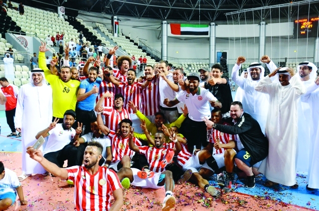 "■ فرحة فريق الجزيرة مع مسؤوليه باللقب | البيان"