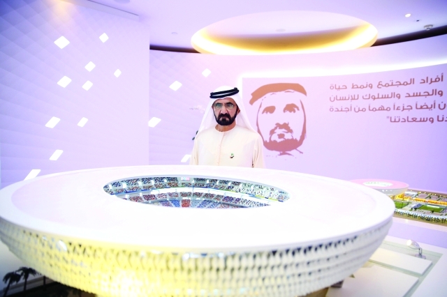 "محمد بن راشد يطلع على نموذج الاستاد الذي يحمل اسم سموه"