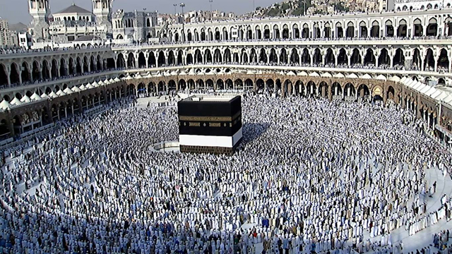 السعودية تعلن الاكتفاء بغسل الكعبة المشرفة مرة واحدة في العام