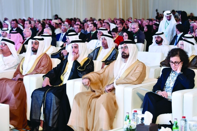 "■ محمد القرقاوي وعبد الغفار حسين"