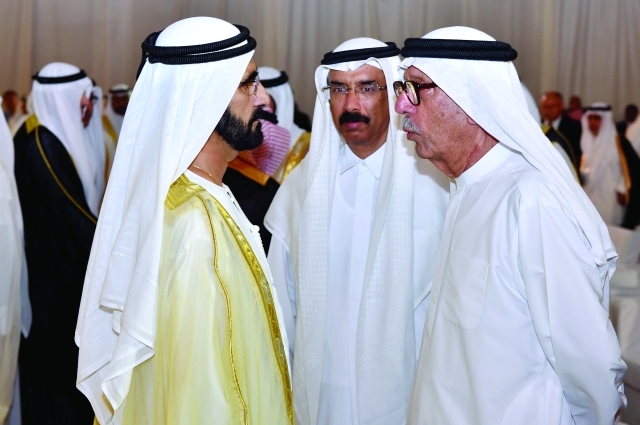 "■سموه في حديث مع عبد الغفار حسين بحضور محمد المر"