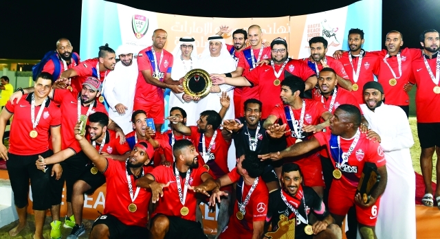 "■ تتويج الأهلي بكأس دوري الإمارات لكرة القدم الشاطئية | تصوير: هشام تيكنيوين"