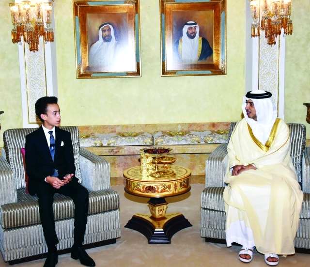 "منصور بن زايد في حديث مع مولاي الحسن | وام"