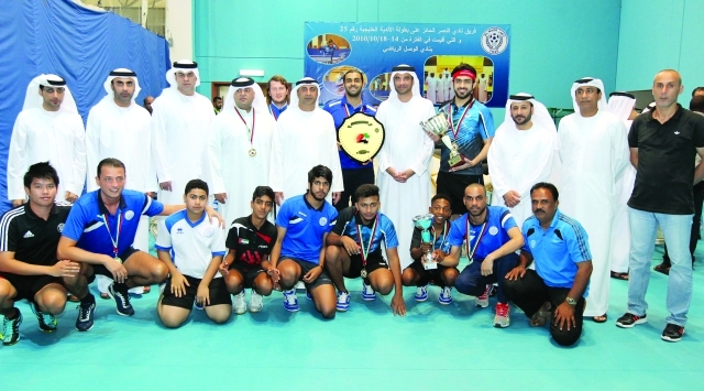 "■ كبار الحضور مع فريق النصر المتوج بطلاً لدوري هذا الموسم | البيان"
