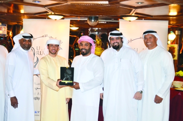 "■ الظالعي يكرّم أحمد موسى أفضل لاعب | البيان"