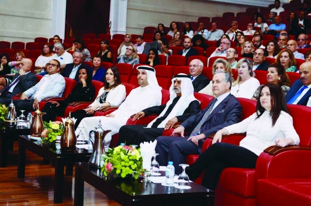 "■ نهيان بن مبارك يتابع عرض فيلم \"بيت لحم\" وسط الحضور | من المصدر"