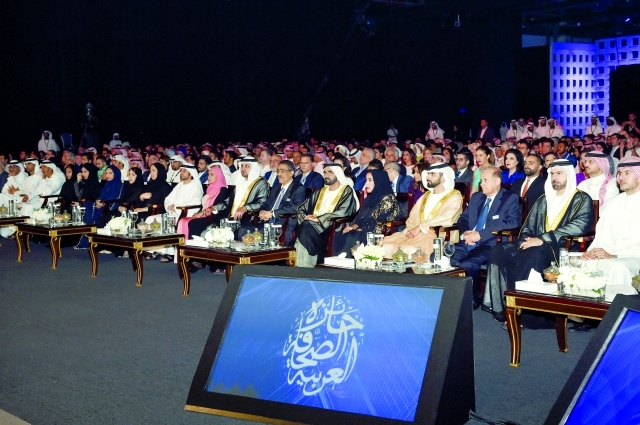 "■ محمد بن راشد ومكتوم ومنصور بن محمد خلال الحفل بحضور محمد القرقاوي وعهود الرومي ومنى المري وضياء رشوان وعبدالرحمن الراشد"