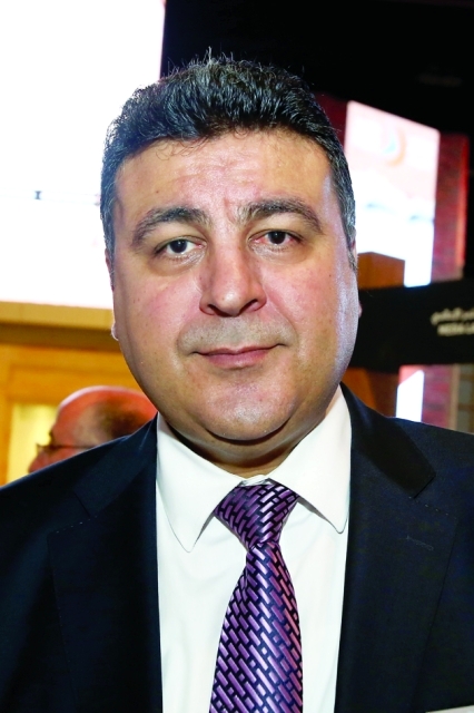 "ياسر عبد العزيز: الإلكترونية تحتاج  إلى تقنين"