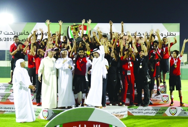 "■ احتفالية الأهلي بكأس 17 سنة البيان"