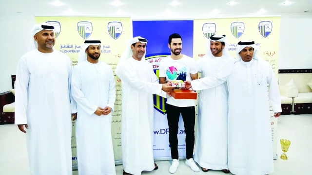 "■ إدارة الظفرة تكرم خريبين نجم الجماهير | البيان"