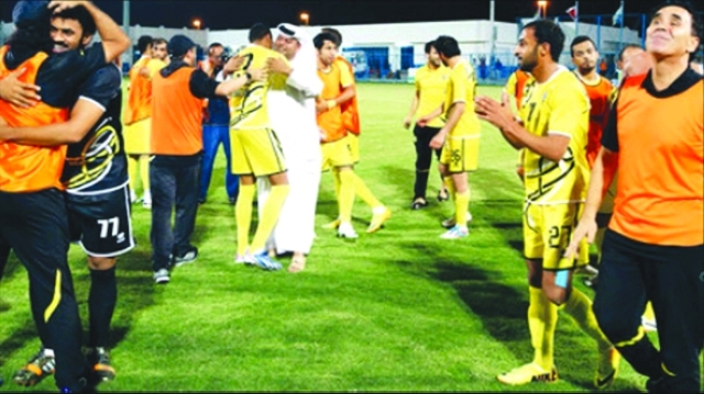 "■ فرحة لاعبي كلباء بالصعود/ البيان"