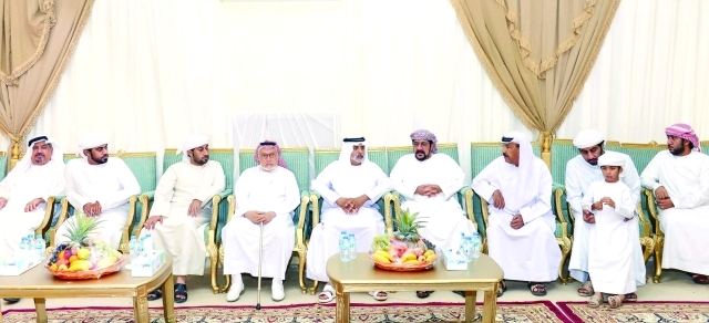 "■ نهيان بن مبارك مقدماً العزاء لأسرة الشهيد النعيمي"