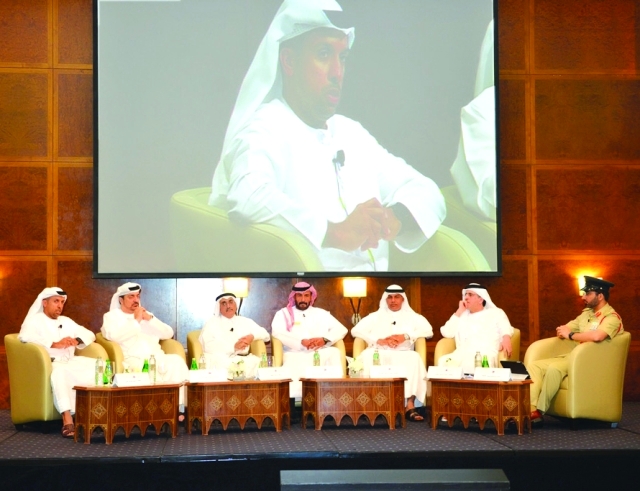 "■ سعيد الطاير ولؤي بالهول وراشد المطروشي وأحمد محبوب وخليفة بن دراي وحريز المر خلال الجلسة | من المصدر"