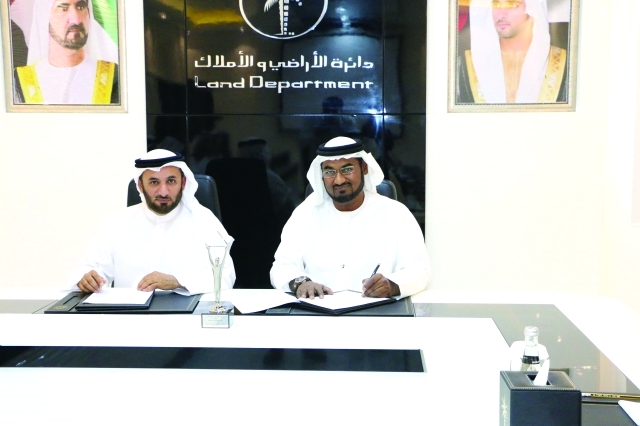 "■ خلال توقيع عقد الشراكة | البيان"