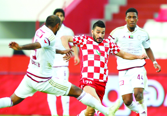 "■ معتوق يمر من دفاعات الوحدة"