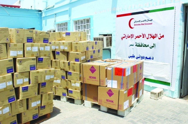 "■ جانب من مساعدات هيئة الهلال الأحمر إلى تعز  |   وام"