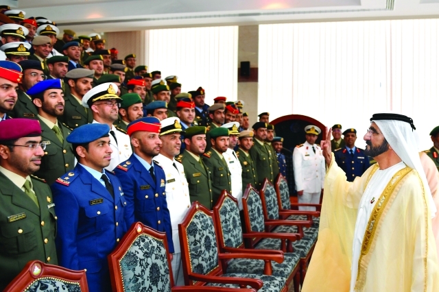 "■ محمد بن راشد يحيي الخريجين"